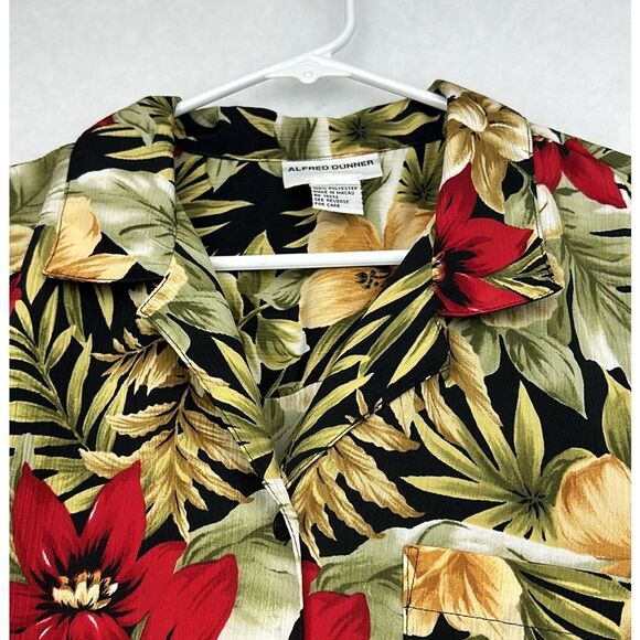 Alfred Dunner Women's Button Up Red/Green Floral Print Top Sz 18 - Picture 3 of 7